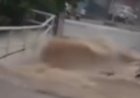 Motociclista é arrastado por enxurrada em Mineiros (GO)
