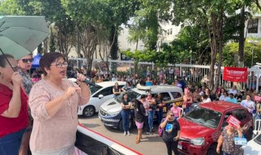Sem acordo, grevistas da Educação decidem fixar acampamento no Paço Municipal