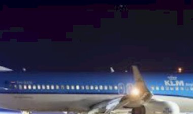 Boeing 737 da KLM sofre explosão de pneu e sai da pista em pouso de emergência na Noruega