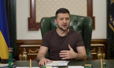 Zelensky propõe negociações após suspensão de auxílio militar dos EUA