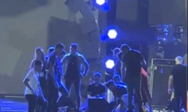 Cantor Marrone sofre queda durante show em Goiânia e é levado ao hospital