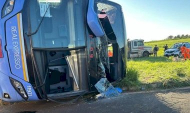 Motorista de ônibus que tombou em Minas é indiciado por 12 homicídios; veículo saiu de Goiás