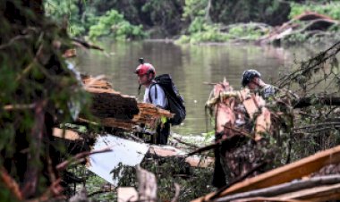 CONFLITO NO TEXAS: MAIS DE 100 MORTOS EM ENCHENTES