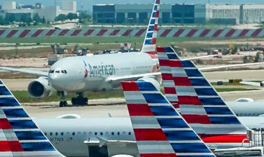 AVIÃO DA AMERICAN AIRLINES PEGA FOGO DURANTE DECOLAGEM EM DENVER