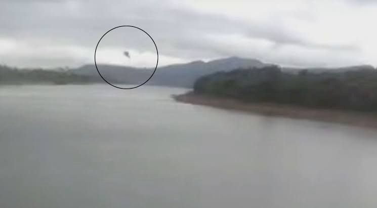 Helicoptéro cai em Capitólio, no Sul de Minas Gerais