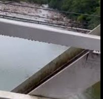 CRIANÇAS SÃO SURPREENDIDAS POR CABEÇA D’ÁGUA; MORADOR CONSEGUE ALERTAR GRUPO ANTES DE CORRENTEZA AVANÇAR