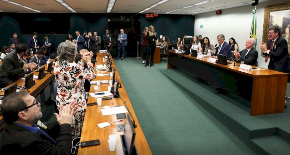 CCJ avança proposta para acabar com escala 6x1