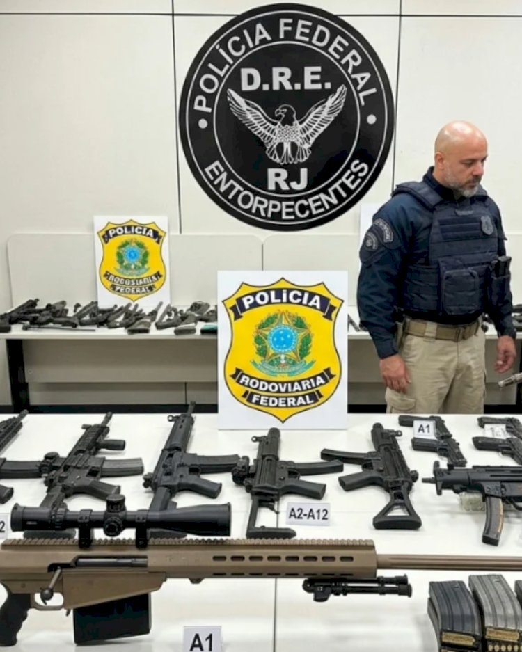 PF intercepta arsenal com 11 fuzis a caminho do Rio